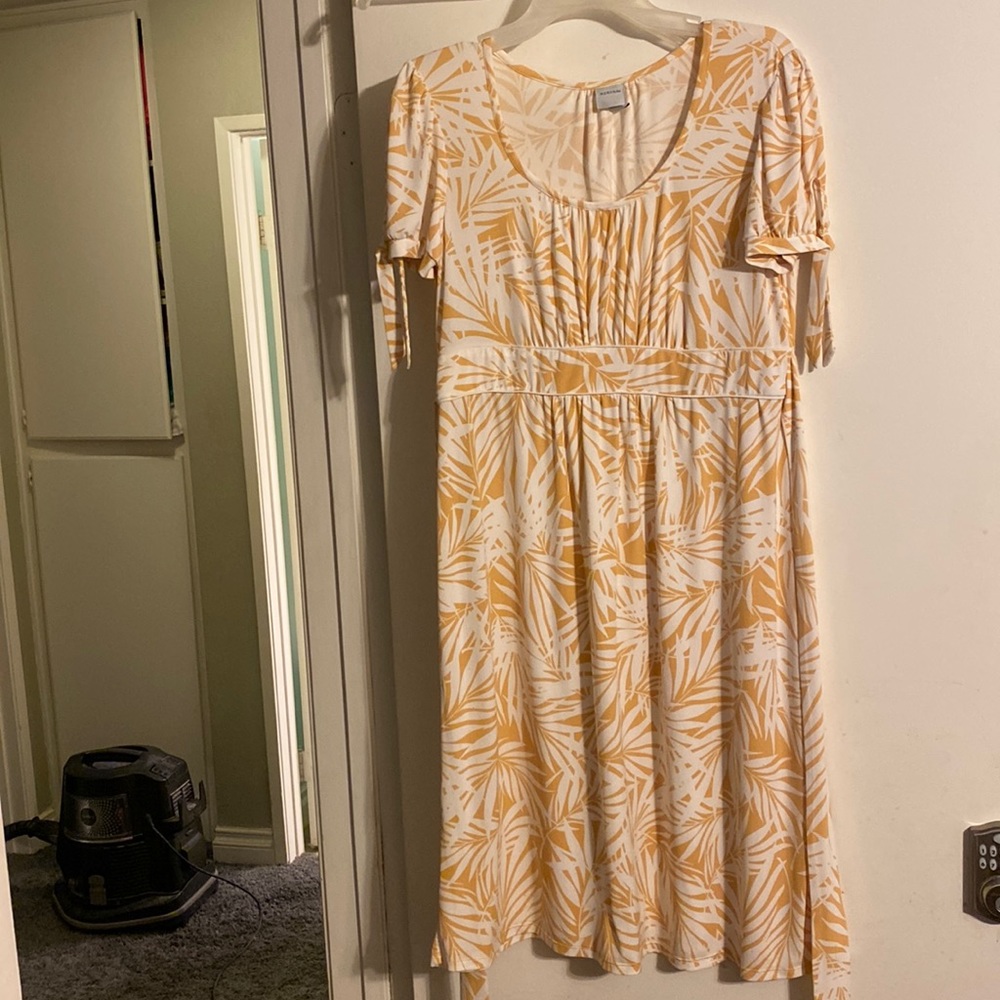 Merona ladies dress tropical print scoop neck with adjustable sleeve .